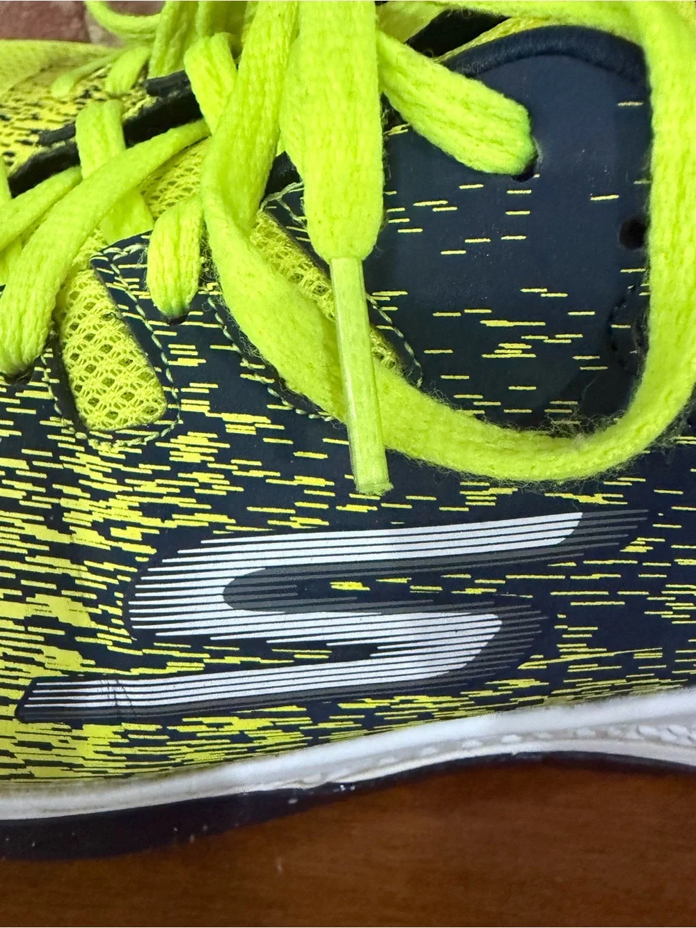 Skechers fluorescent yellow and navy pickleball shoe size 10.5